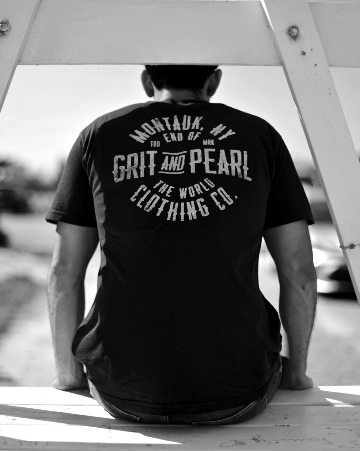 GRIT AND PEARL POCKET TEE - BLACK