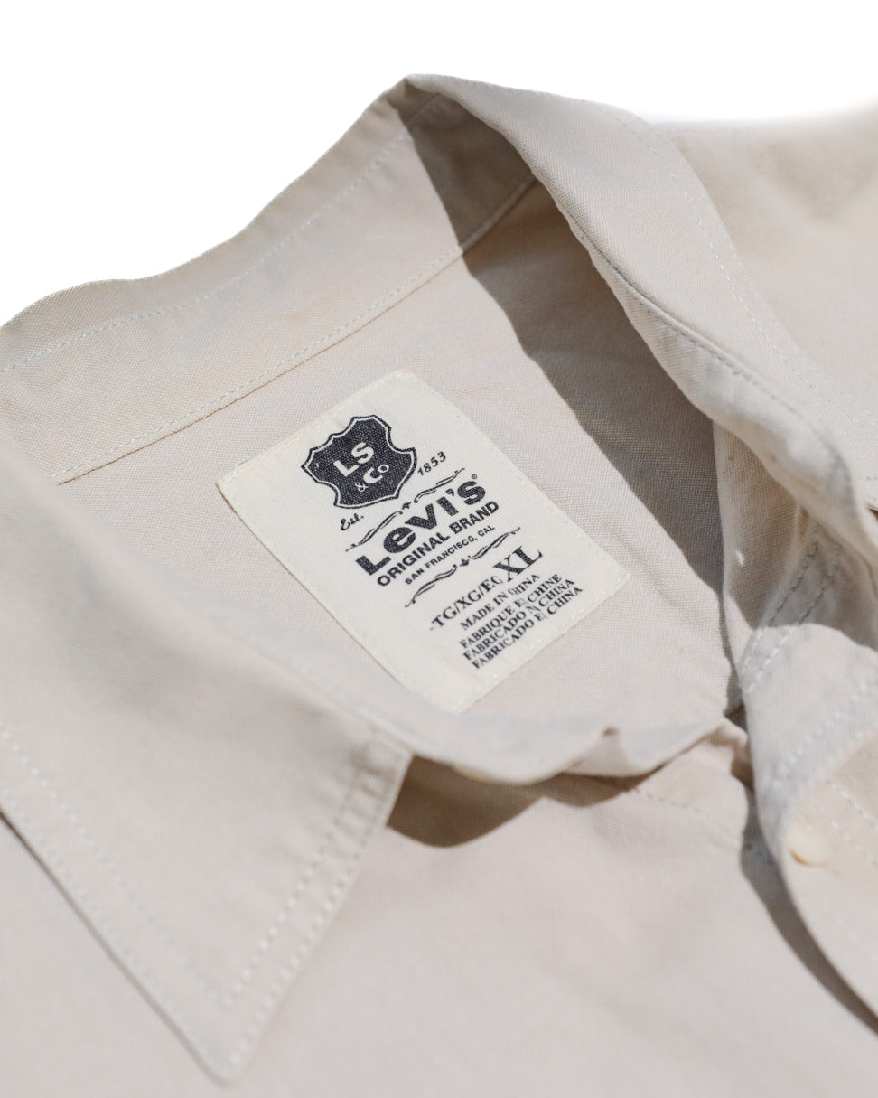 LEVI'S COLLARED BUTTON UP SHIRT