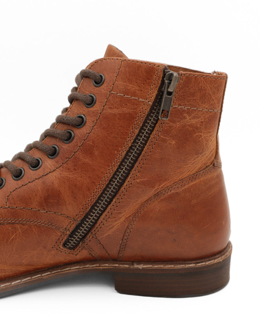 STEVE MADDEN LEATHER COMBAT BOOTS