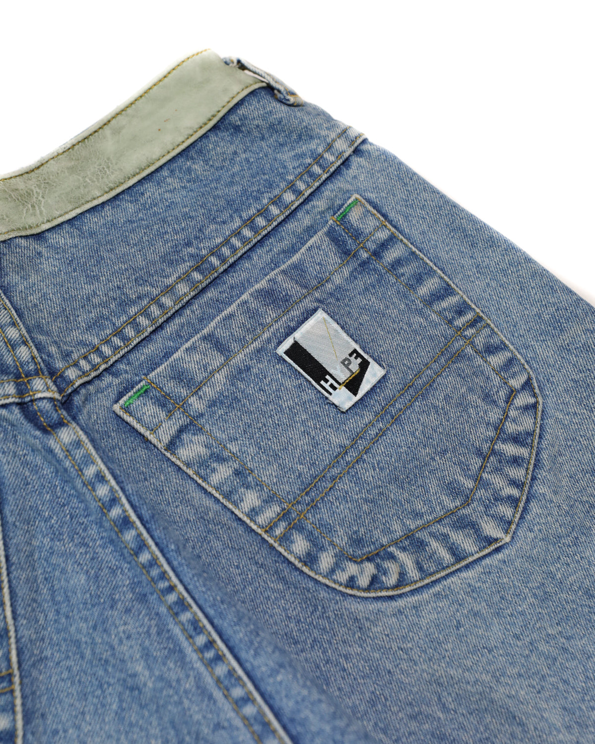VINTAGE HYPE HIGH RISE MOM JEANS