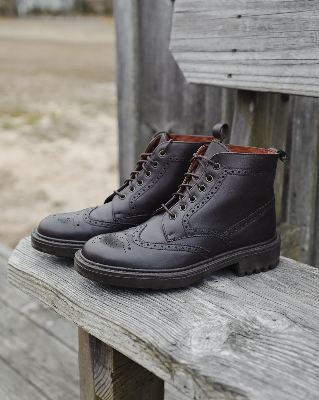 VINTAGE BANANA REPUBLIC LEATHER HERITAGE WINGTIP BOOT
