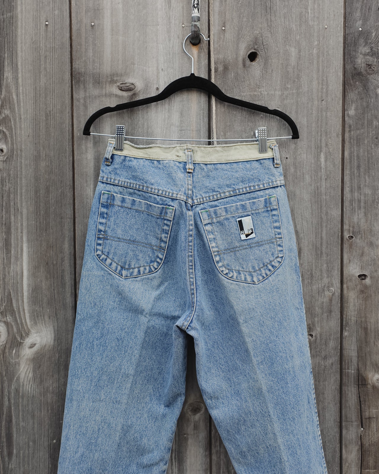 VINTAGE HYPE HIGH RISE MOM JEANS